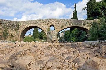 Ungefähr 2000 Jahre alte Römerbrücke in Pollença